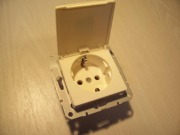  PHD 15-16 kbf recessed socket with earthing and flapper, white (STOCK CLEARING SALE WHILE STOCK LASTS)