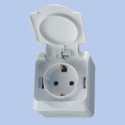  CEDAR PLUS PHD2.4 wall mounted socket with child protection, IP44, white