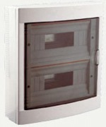  24 modulos falon k�v�li eloszt� doboz f�stsz�n� ajt�val, IP 40